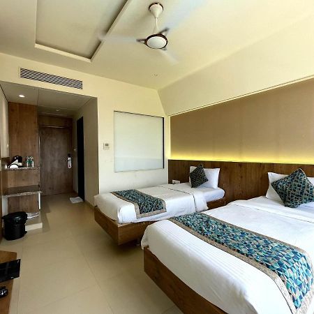Hotel Grand Parivaar Игатпури Екстериор снимка