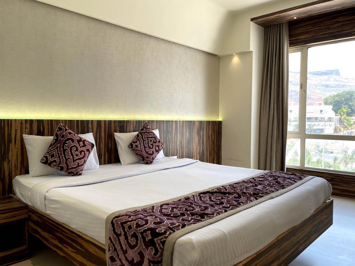 Hotel Grand Parivaar Игатпури Екстериор снимка