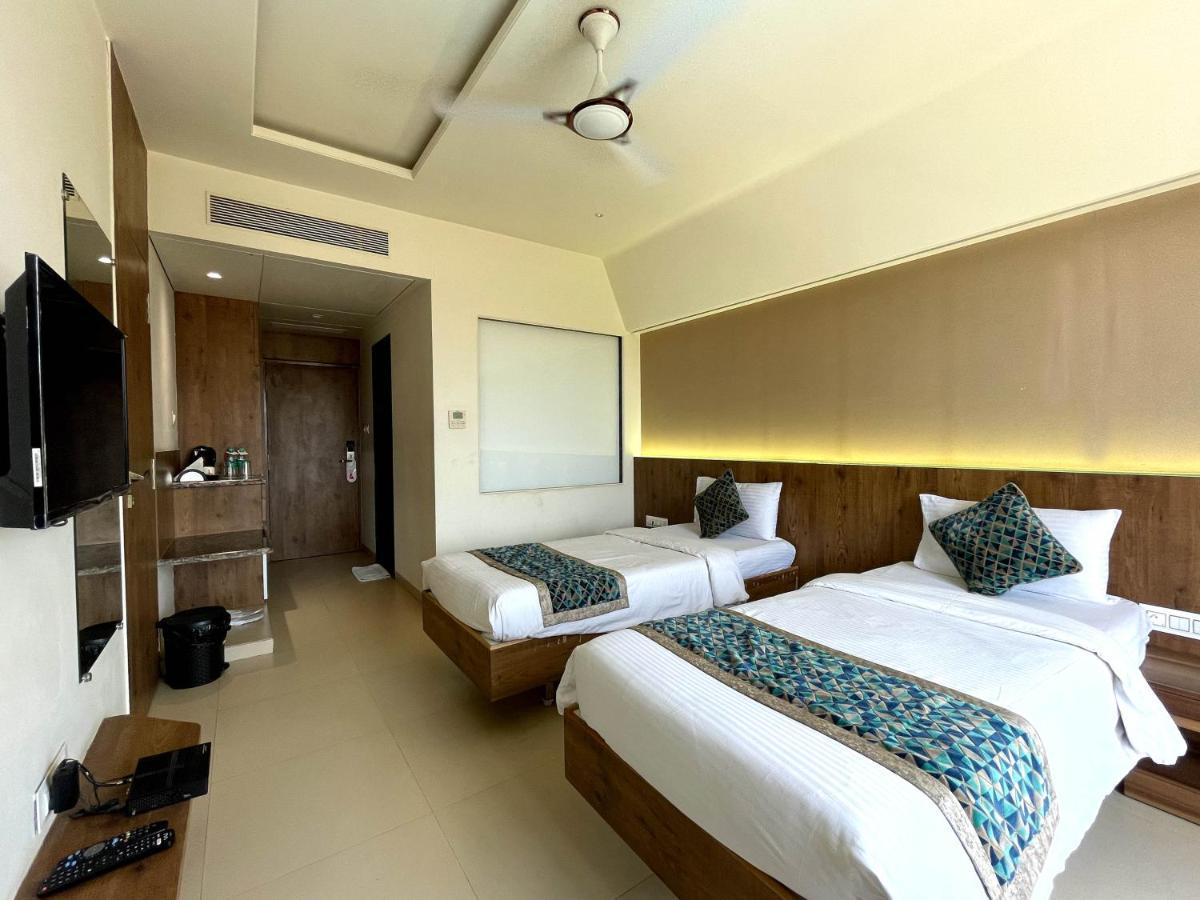 Hotel Grand Parivaar Игатпури Екстериор снимка